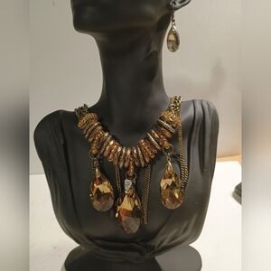Elegant Gold and Brown Necklace